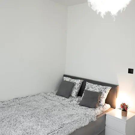 Comfortable Flat With Garden, Self Check-in, Parking Free Lägenhet *