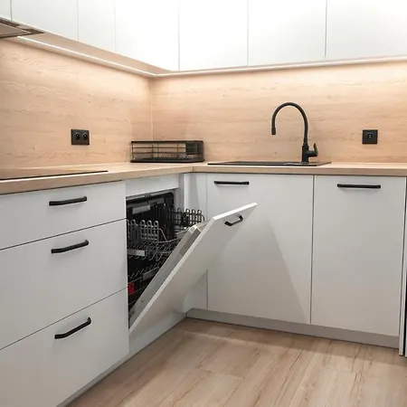 Lägenhet Comfortable Flat With Garden, Self Check-in, Parking Free