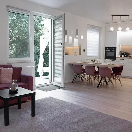 Lägenhet Comfortable Flat With Garden, Self Check-in, Parking Free
