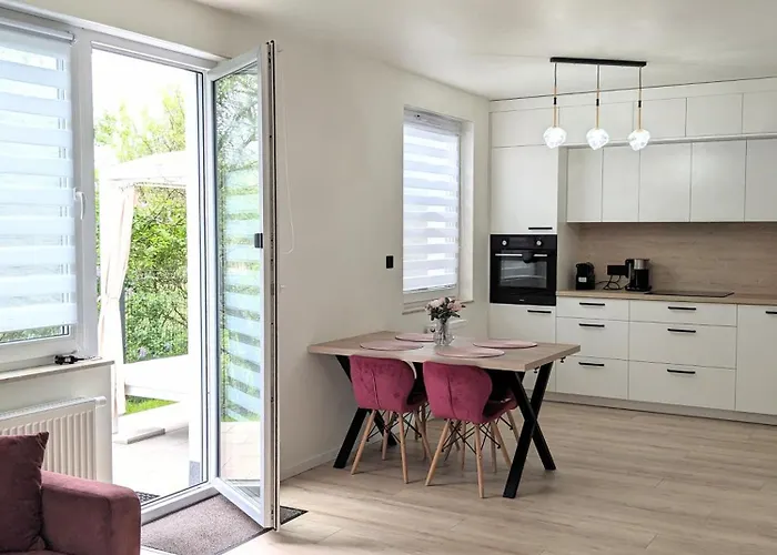 Comfortable Flat With Garden ポズナン