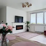 Comfortable Flat With Garden, Self Check-in, Parking Free Апартаменты *