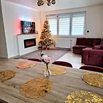 Comfortable Flat With Garden, Self Check-in, Parking Free Апартаменты