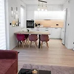 Comfortable Flat With Garden, Self Check-in, Parking Free Апартаменты *
