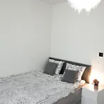 Comfortable Flat With Garden, Self Check-in, Parking Free Апартаменты *