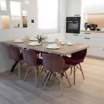 Апартаменты Comfortable Flat With Garden, Self Check-in, Parking Free *