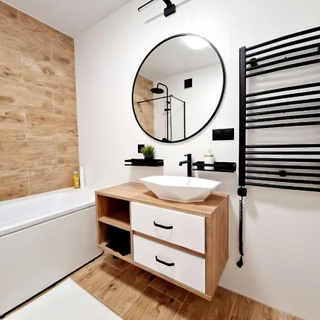 Comfortable Flat With Garden, Self Check-in, Parking Free Appartement