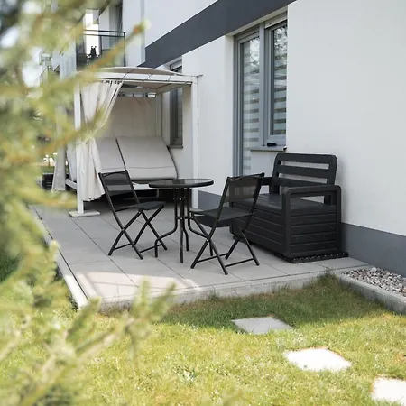 Апартаменты Comfortable Flat With Garden Познань