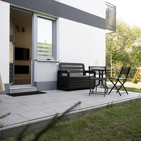 Comfortable Flat With Garden Apartment Poznan