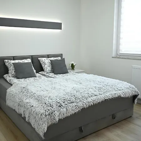 Comfortable Flat With Garden, Self Check-in, Parking Free Познань