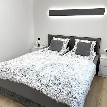 Comfortable Flat With Garden, Self Check-in, Parking Free